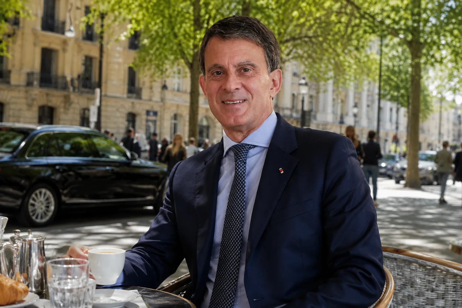 De quoi vit Manuel Valls ? Revenus et activités